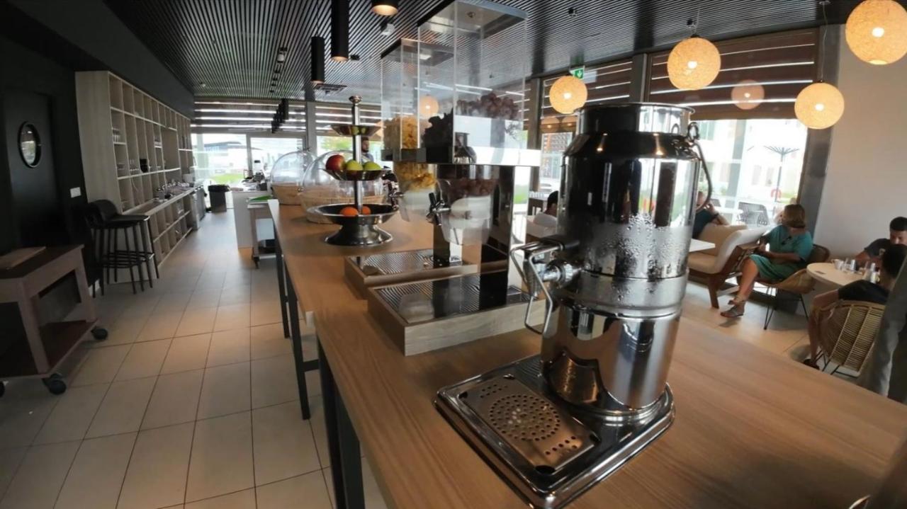 Ibis Styles Mayotte Aéroport Pamandzi Exterior foto